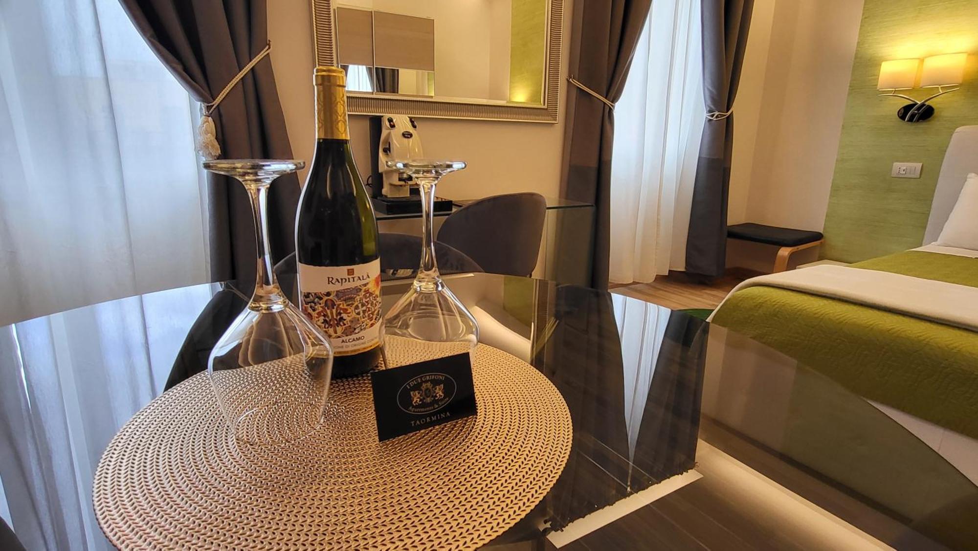 I Due Grifoni Studio Flat Таормина Екстериор снимка